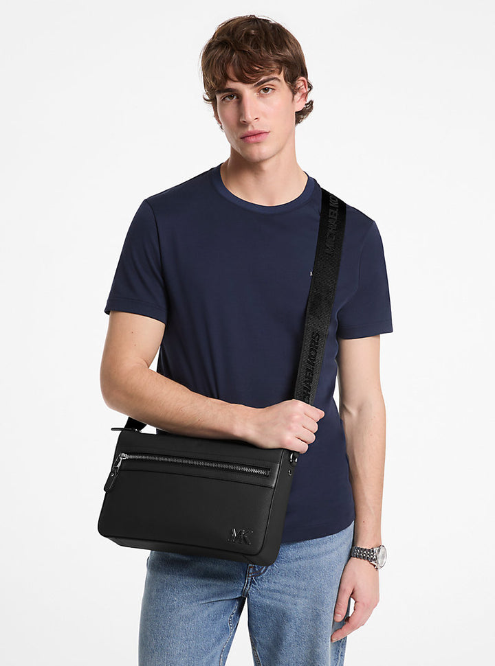 https://michaelkors.scene7.com/is/image/MichaelKors/33S5MEDM2L-0001_4?$pdplarge$